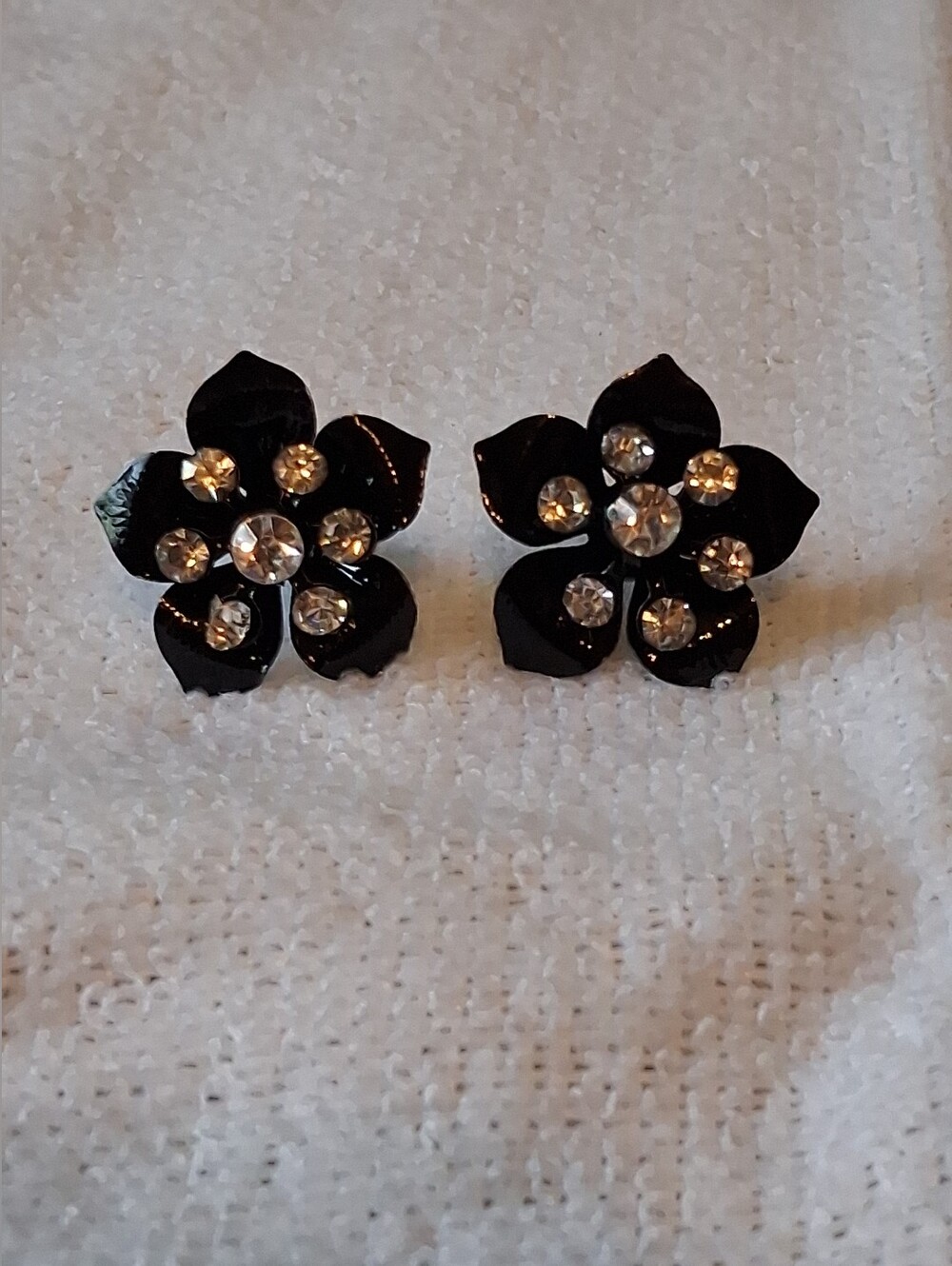 Vintage Metal Rhinestone Center Flower Earrings - Picture 2 of 3